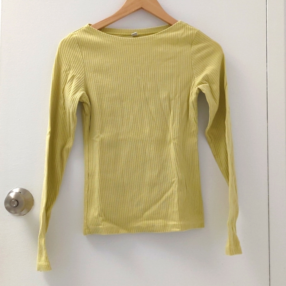 UNIQLO Ribbed Boat Neck Long Sleeve Top in Soft Yellow-Green Size XS